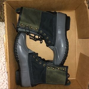 *FINAL MARKDOWN! New in box, LL Bean 10” waxed canvas colorblock boot.
